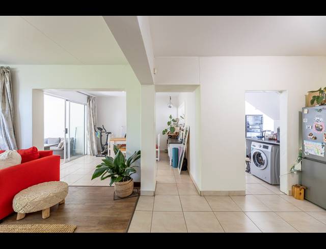 3 BEDROOM APARTMENT FOR SALE IN BRYANSTON